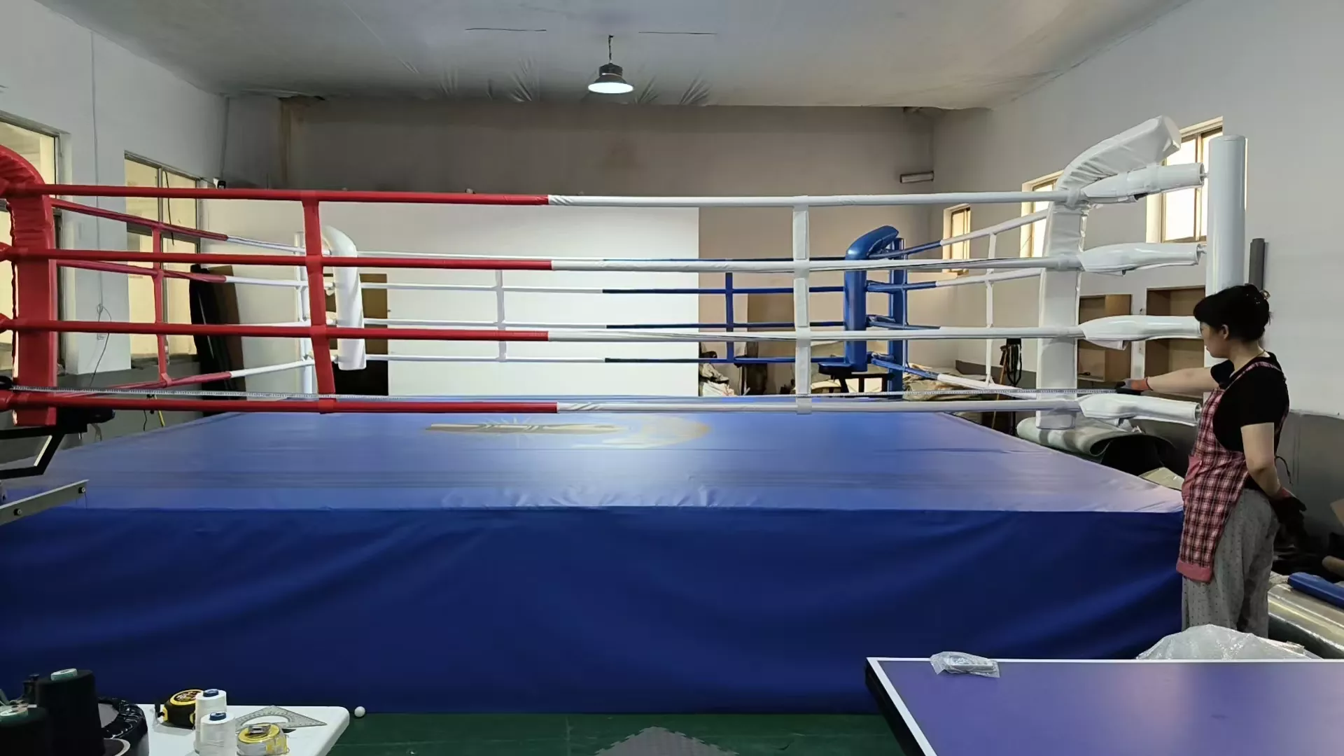 เราจะสร้างเวทีมวยที่ทนทานและพร้อมสำหรับการแข่งขันสำหรับการใช้งานหนักได้อย่างไร