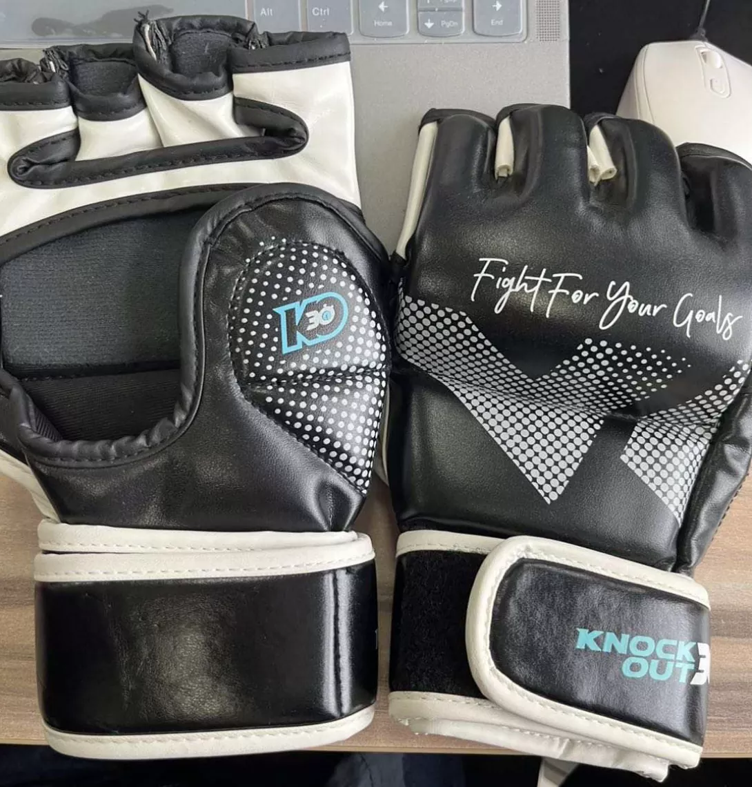 อะไรคือความแตกต่างระหว่างถุงมือ MMA สำหรับการแข่งขันสไตล์ UFC และถุงมือ MMA สำหรับฝึกซ้อมทั่วไป